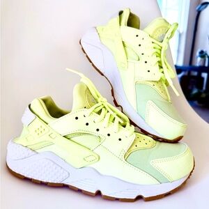 Nike Air Huarache Barely Volt Women’s 8 EU 39 Neon Lime White Gum – Like New